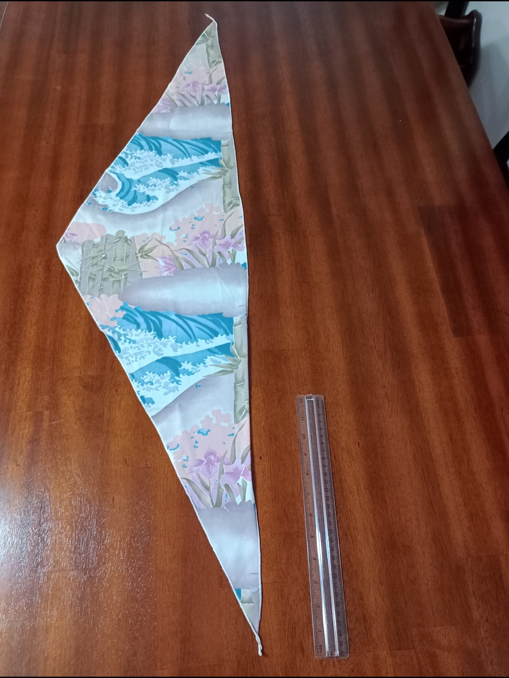 Women's Pastel Wave Print Triangle Scarf